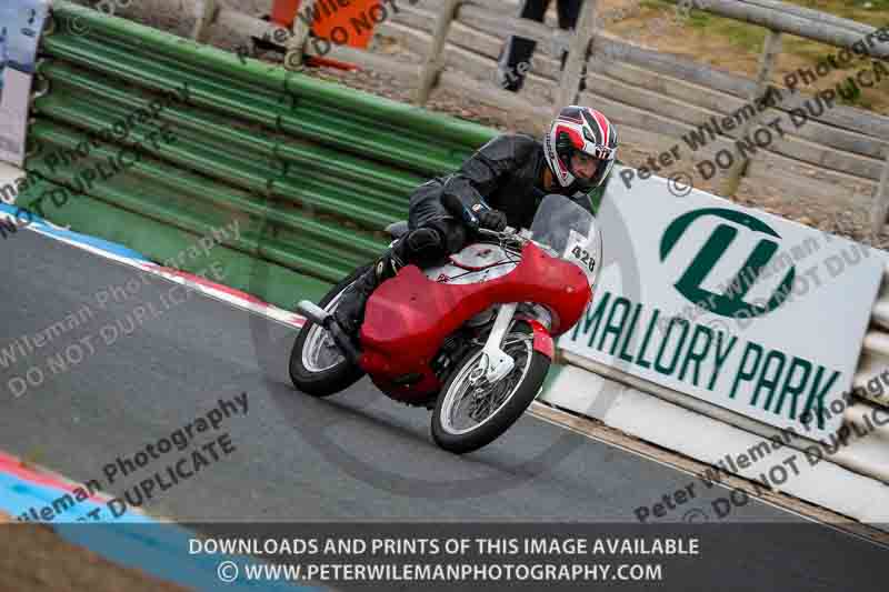 Vintage motorcycle club;eventdigitalimages;mallory park;mallory park trackday photographs;no limits trackdays;peter wileman photography;trackday digital images;trackday photos;vmcc festival 1000 bikes photographs